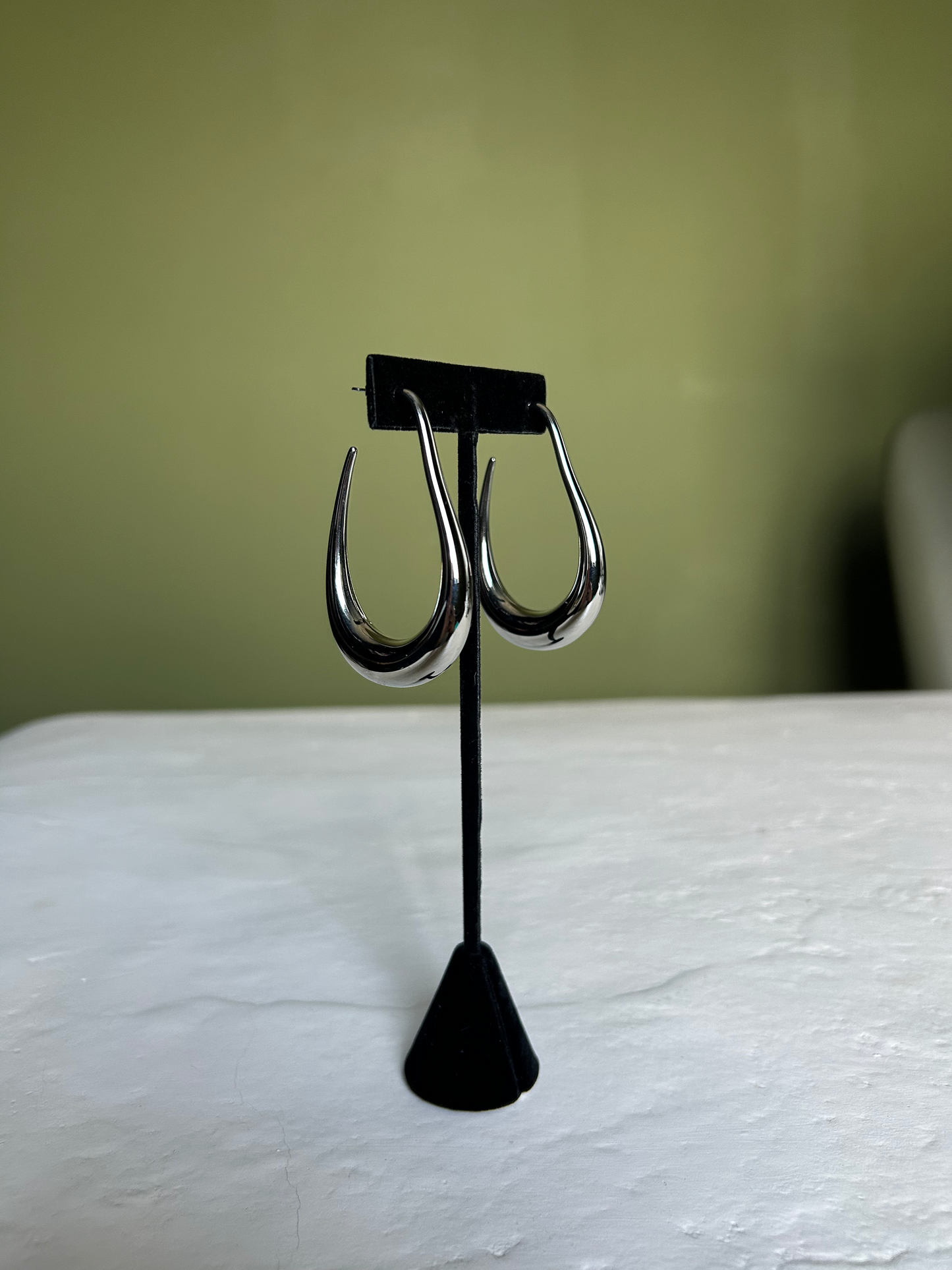 Curve Hoop Earrings